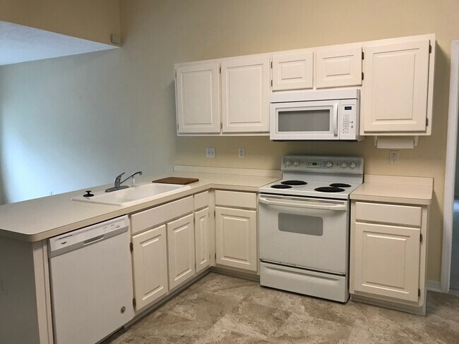 Building Photo - Great Bluewater Bay Location!