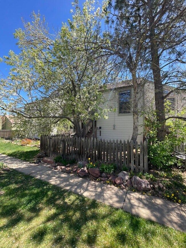 Foto del edificio - BEAUTIFUL 2 Bed 1 Bath Condo in Boulder