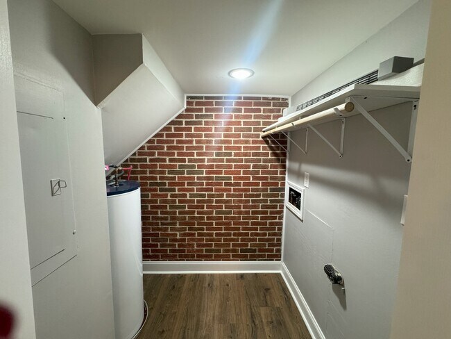 Building Photo - View Point Realty