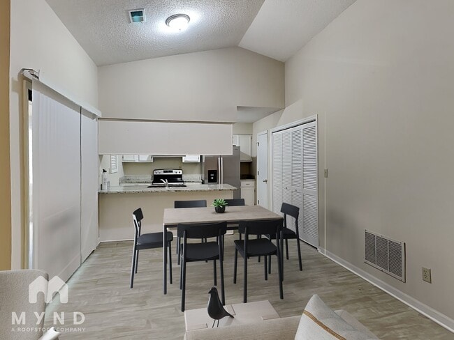 Building Photo - 10983 Morning Dove Dr