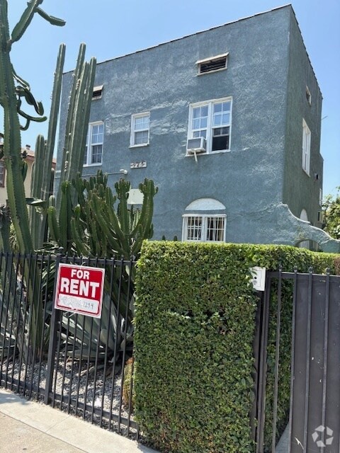 Building Photo - 927 1/2 Parkman Ave