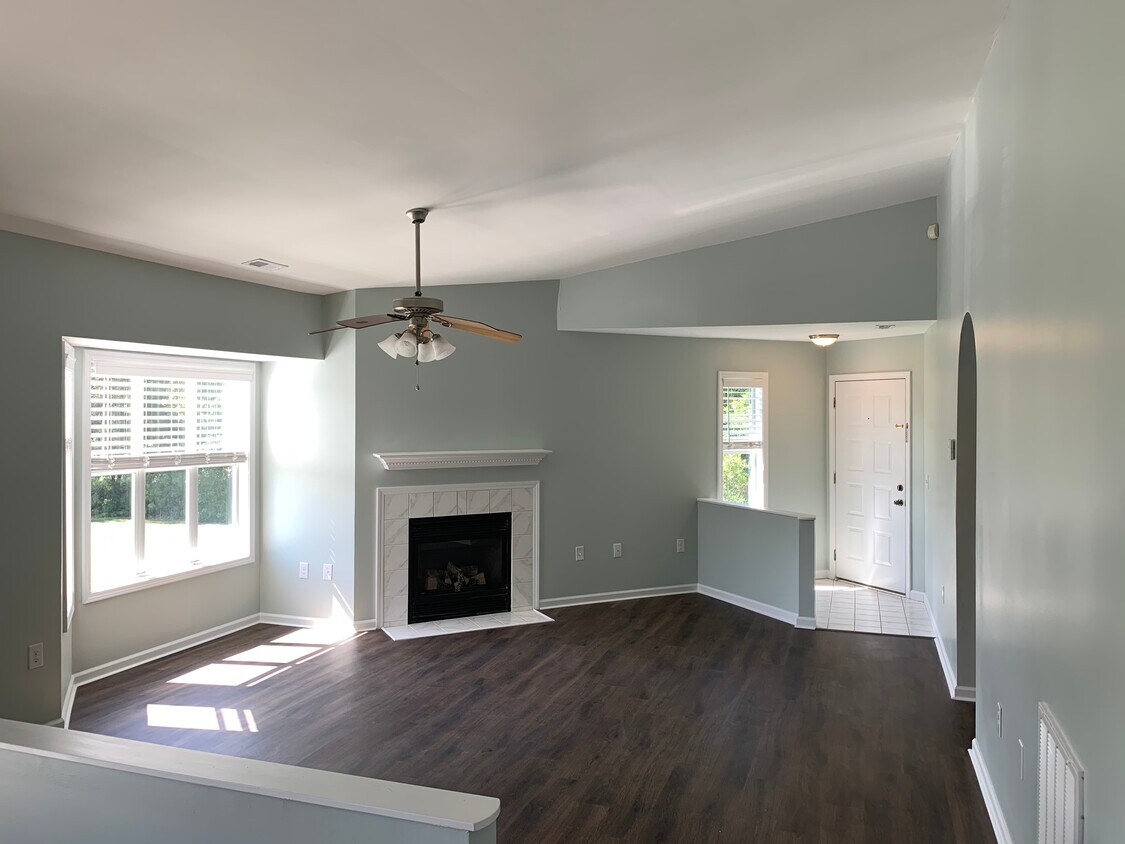 4156 Breezewood Dr Unit 204, Wilmington, NC 28412 Condo for Rent in