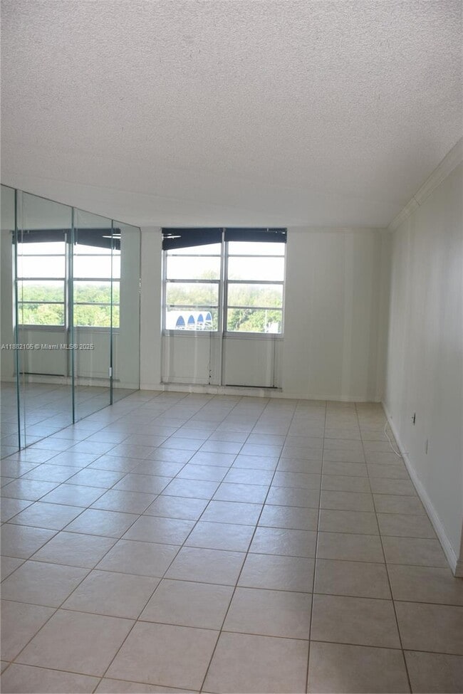 Foto del edificio - 145 SE 25th Rd