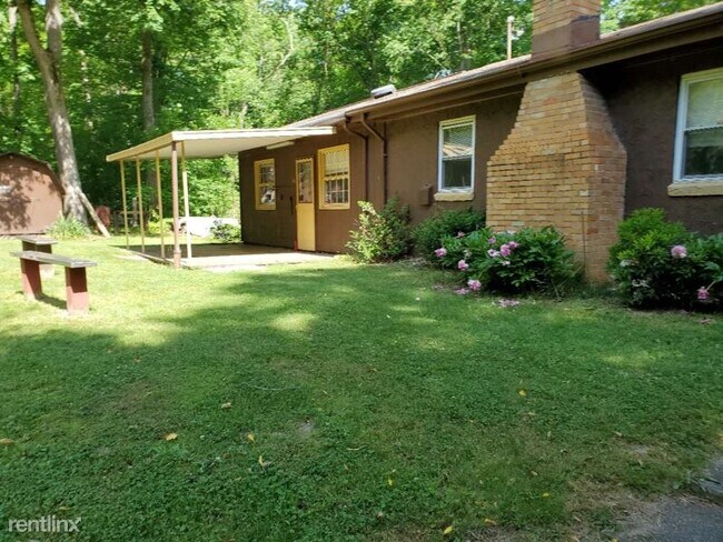 Building Photo - 2 br, 1 bath House - 206 creek side lane