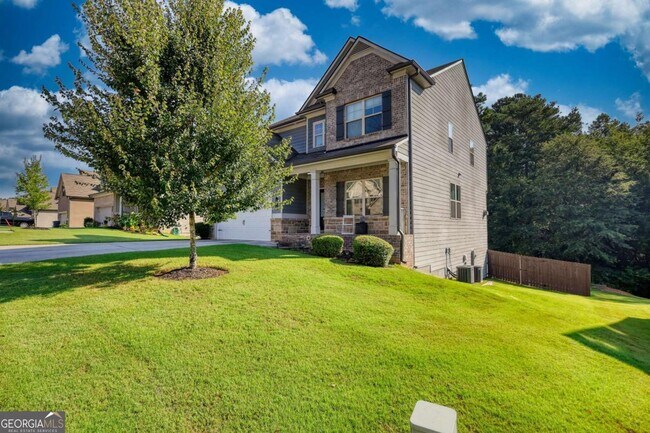 Building Photo - 227 Evergreen Way
