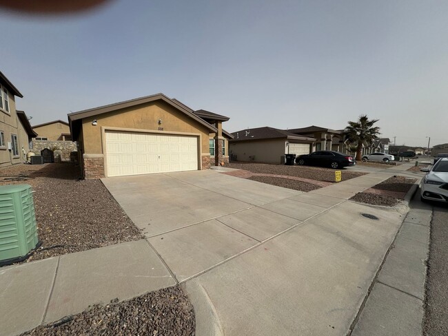 Building Photo - Charming smart 3BR House in El Paso with S...