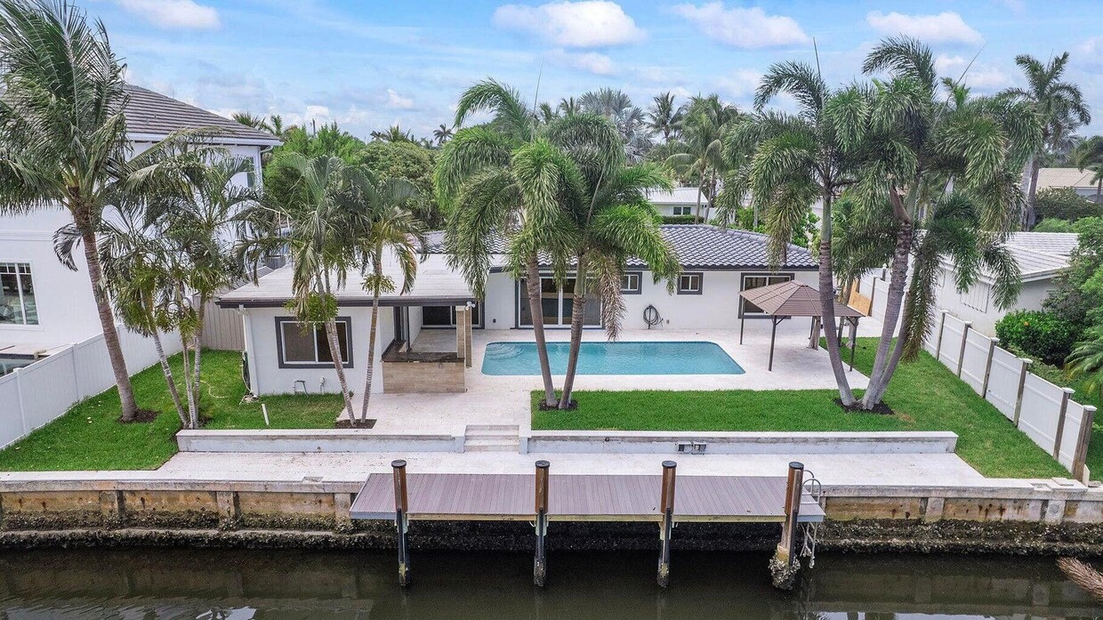 Foto principal - 808 NE 72nd St