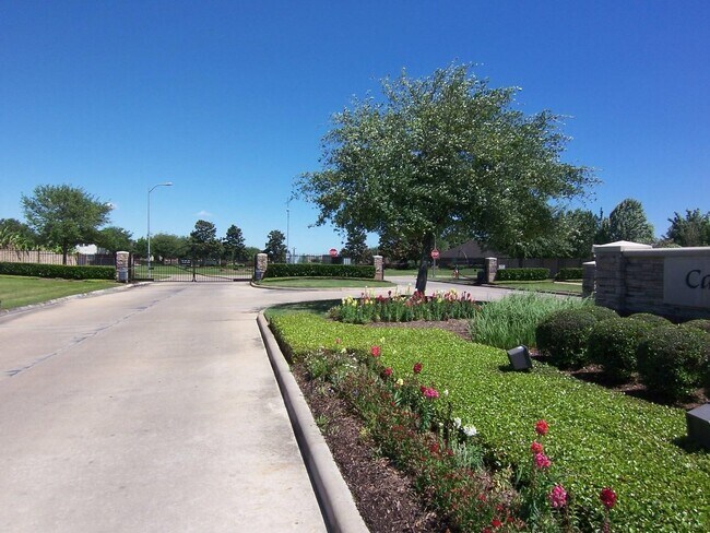 Building Photo - 25910 N Lakefair Dr