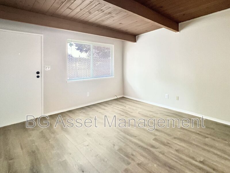 Foto principal - 1922 Dodson St
