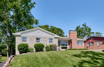 Building Photo - 923 Swarthmore Ln
