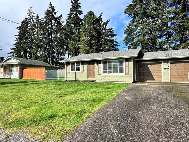 Foto del edificio - 17402-17404 8TH AVE CT E