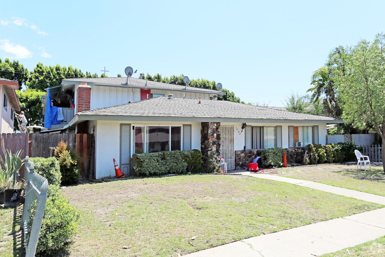 Primary Photo - 12102 Laguna St