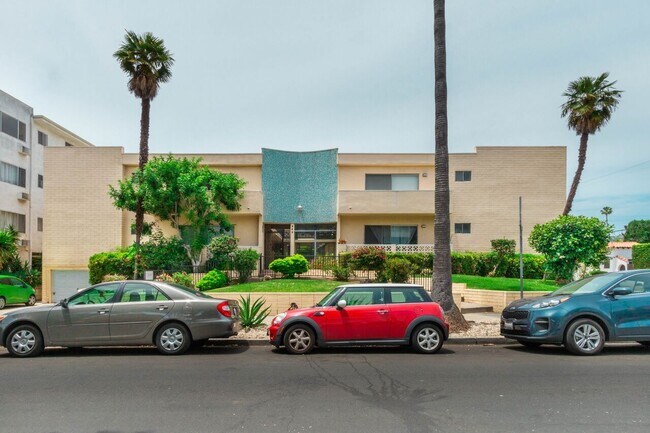 Building Photo - 545 N Hayworth Ave