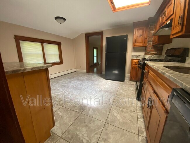 Building Photo - 37 Middle St