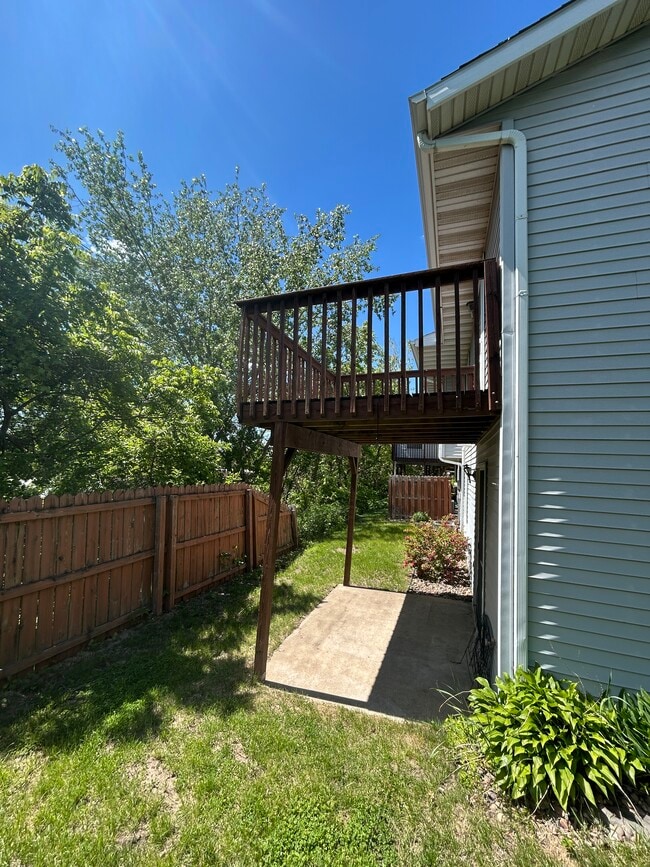 Building Photo - 1030 Oak Forest Dr