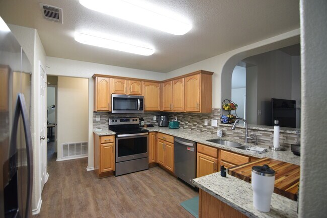 Building Photo - 4814 Water Oak Dr