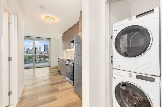 Foto del edificio - Urban Living w/Amenities - Studio w/1ba/1pkg PETS NEGOTIABLE!