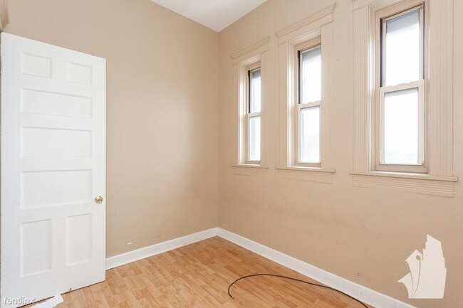 Foto del edificio - 3132 W Warren Blvd