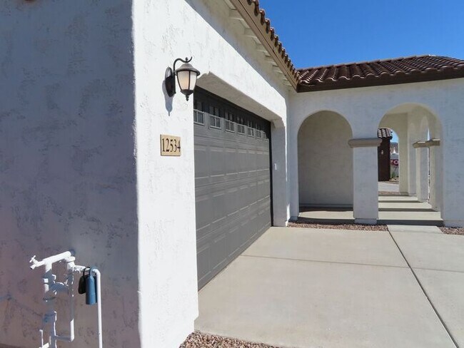 Foto del edificio - 4 Bedroom Plus Den and 3-car Garage in Mystic