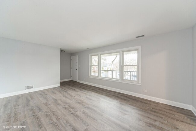 Building Photo - 4472 Lawn Ave