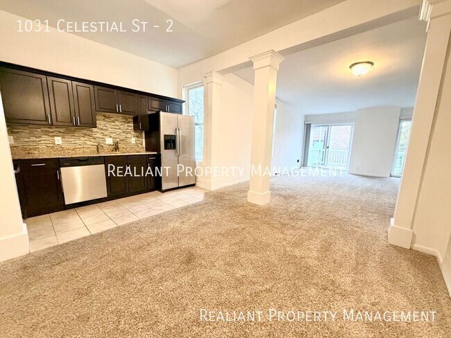 Foto del edificio - 1031 Celestial St.