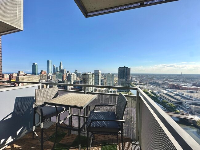 Foto del edificio - 235 W Van Buren St