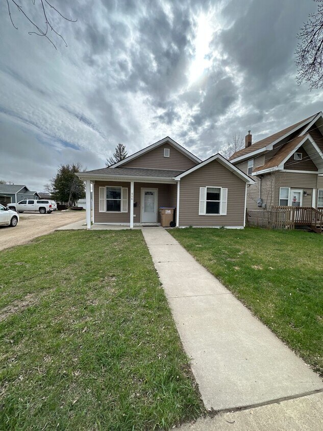 Primary Photo - 3 Bedroom House!