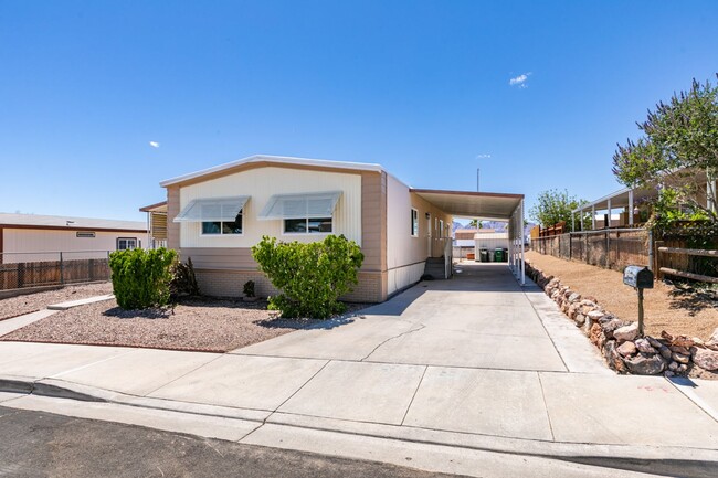 Building Photo - Beautifully Remodeled Boulder City Home with Spacious Backyard Retreat