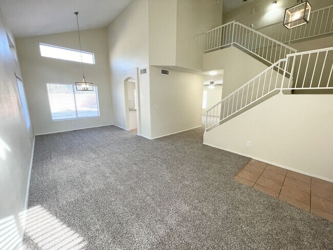 Foto del edificio - Fantastic 4 Bed/2.5 Bath Two Story Home in...