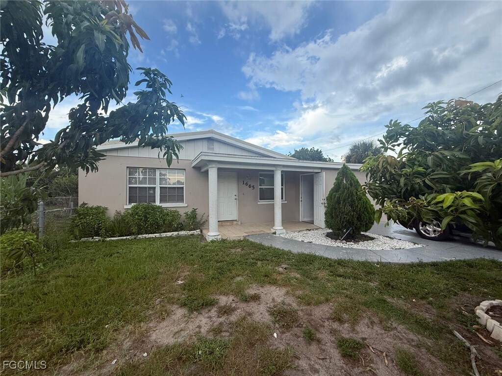 Primary Photo - 1665 Henderson Ave