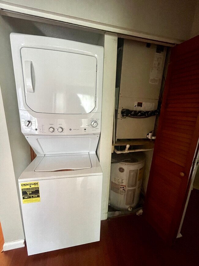 Arandela/secadora central AC - 3828 Southpointe Dr