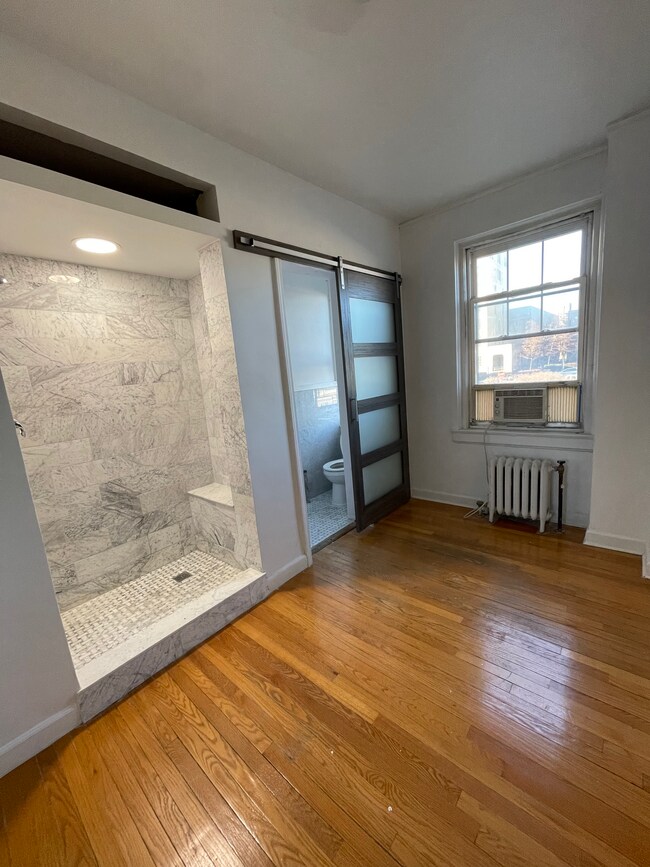 Bedroom + Bathroom - 6334 N Sheridan Rd