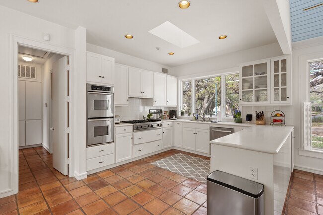 Building Photo - 1600 Forest Trail