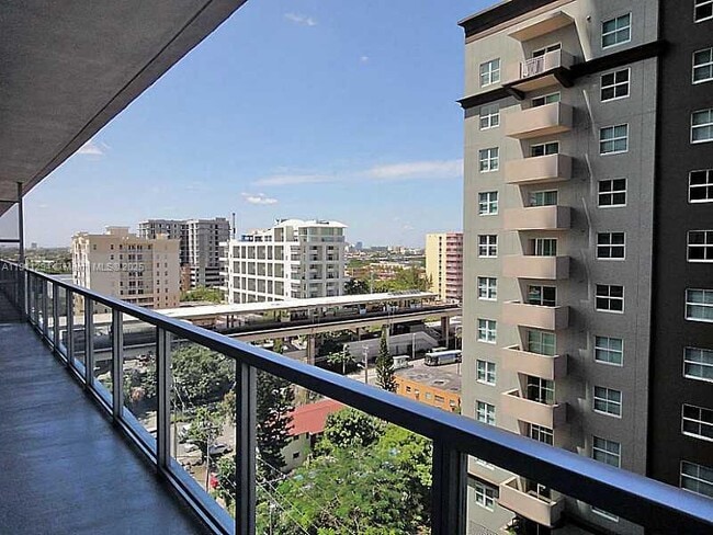 Building Photo - 1111 SW 1st Ave