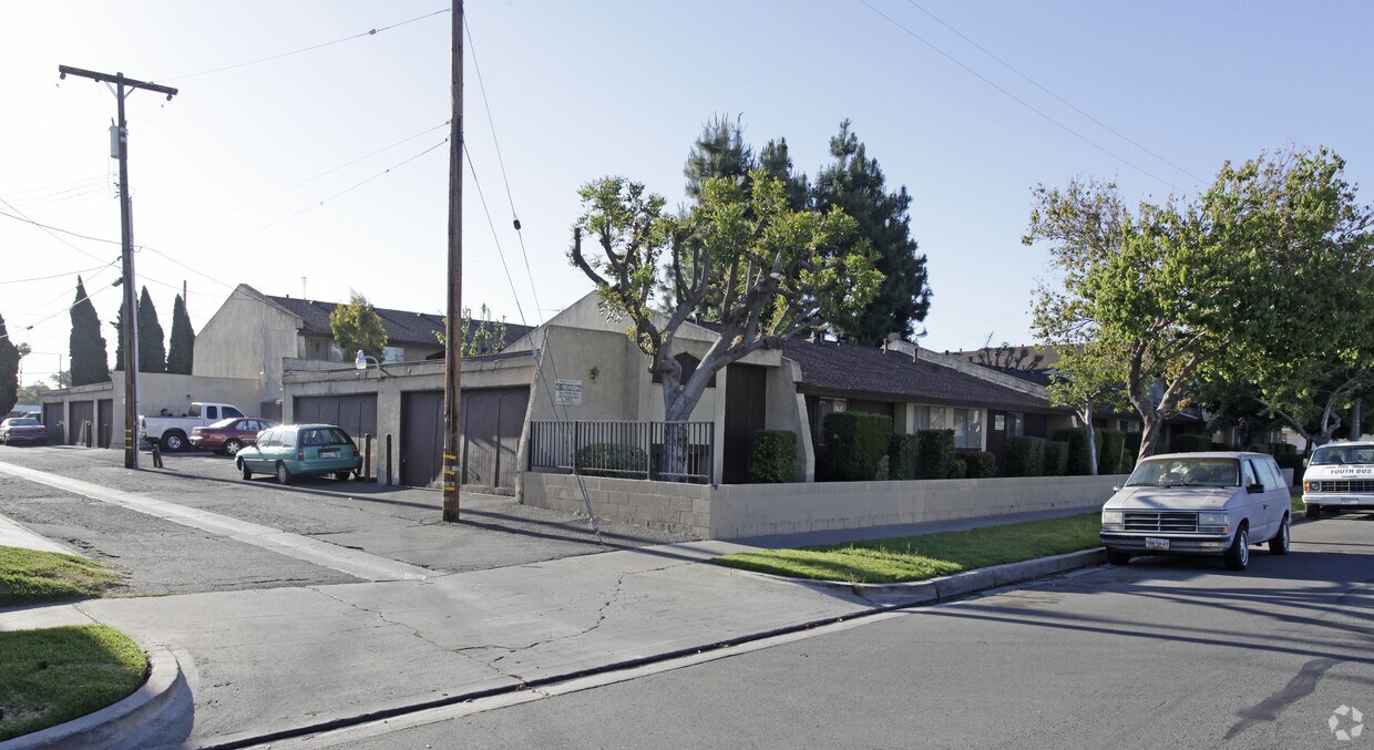 Building Photo - Del Ray Apartments