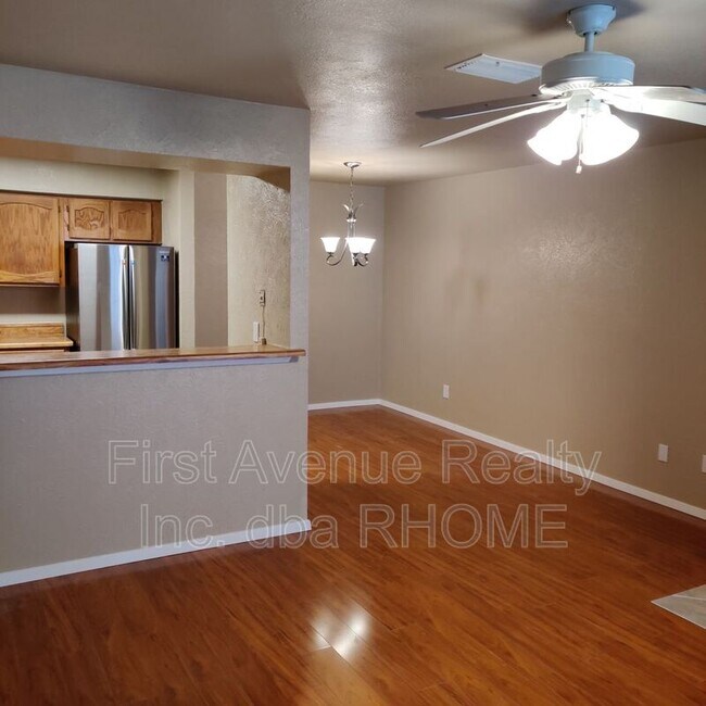 Foto del edificio - 3022 Forest Ln