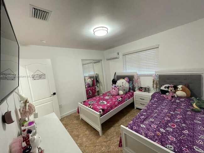 Foto del edificio - 4480 NW 170th St