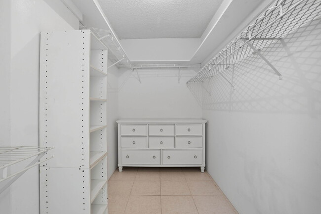 Walk-in closet - 800 West Ave