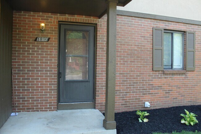 Foto del edificio - 1800 Quarry Ridge Dr