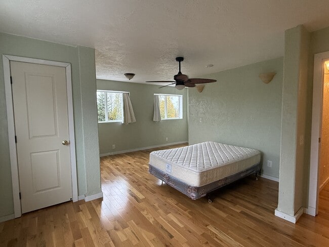 Building Photo - 65590 Nikolaevsk Rd