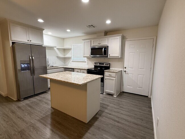 Foto del edificio - Charming 3-Bedroom, 2-Bath Duplex in Waco ...