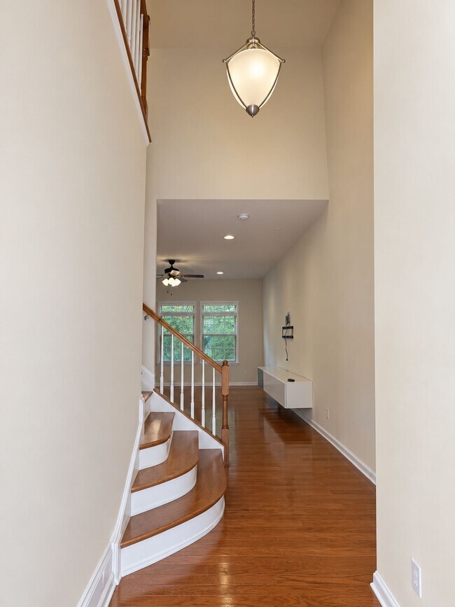 Building Photo - 1813 Evergreen Dr