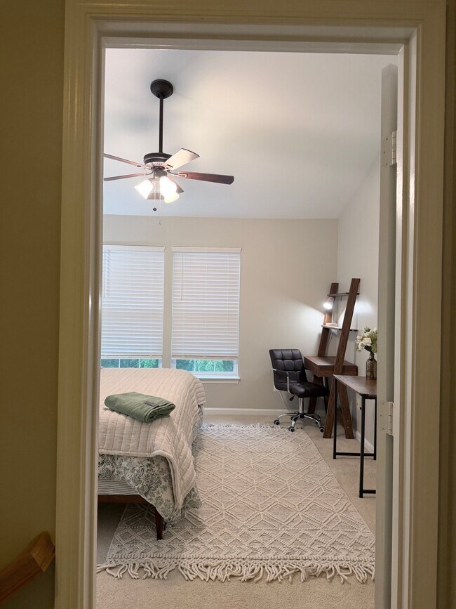 Foto del edificio - 9061 Falcon Glen Ct