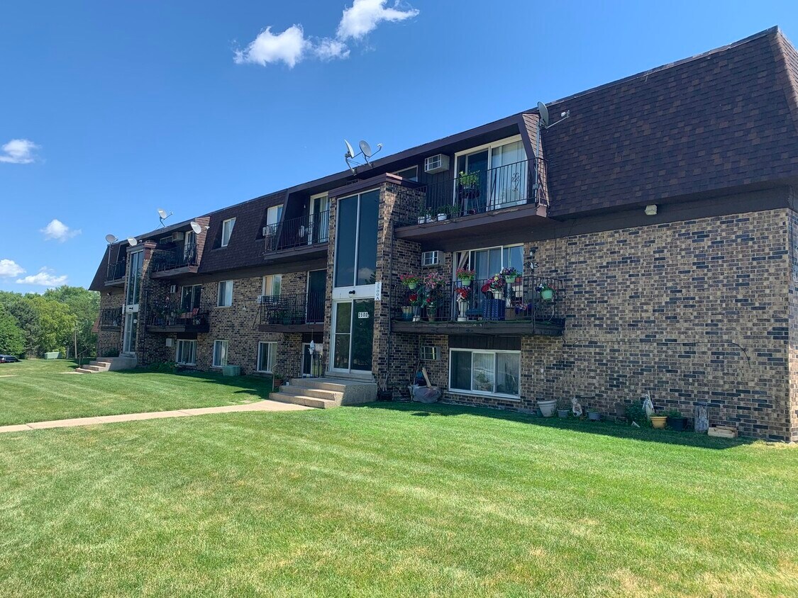 2500 Mark Thomas Ln Unit 10A, Hanover Park, IL 60133 Condo for Rent
