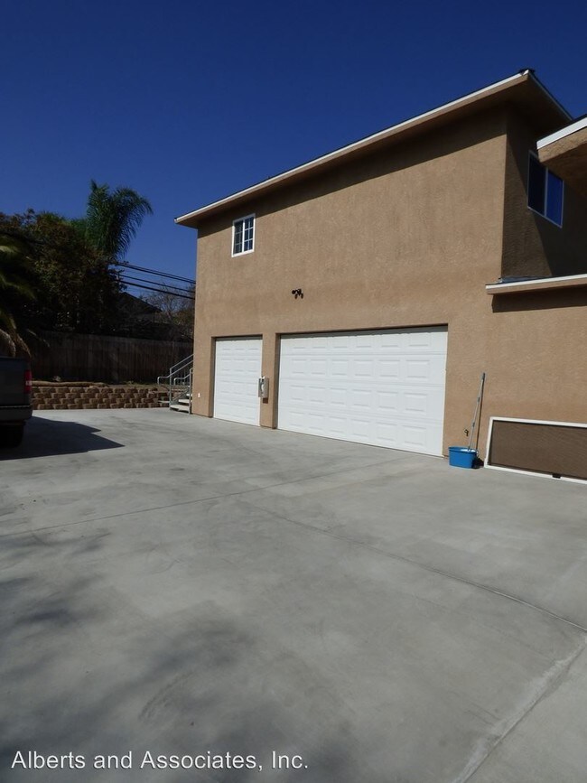 Building Photo - 230 El Monte Rd