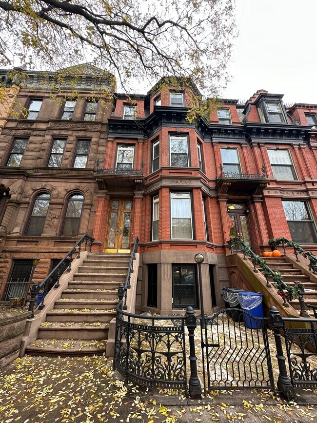 Beautiful Brownstone in BedStuy - 292 Jefferson Ave
