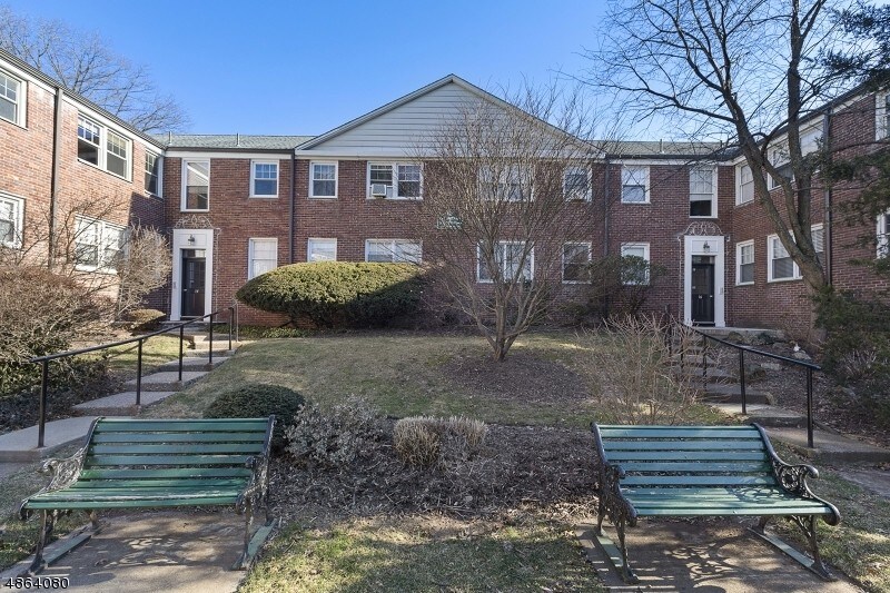 Primary Photo - 16 Green Acres Dr