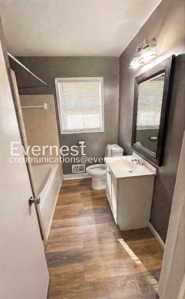 Foto del edificio - 1816 Doman Cir