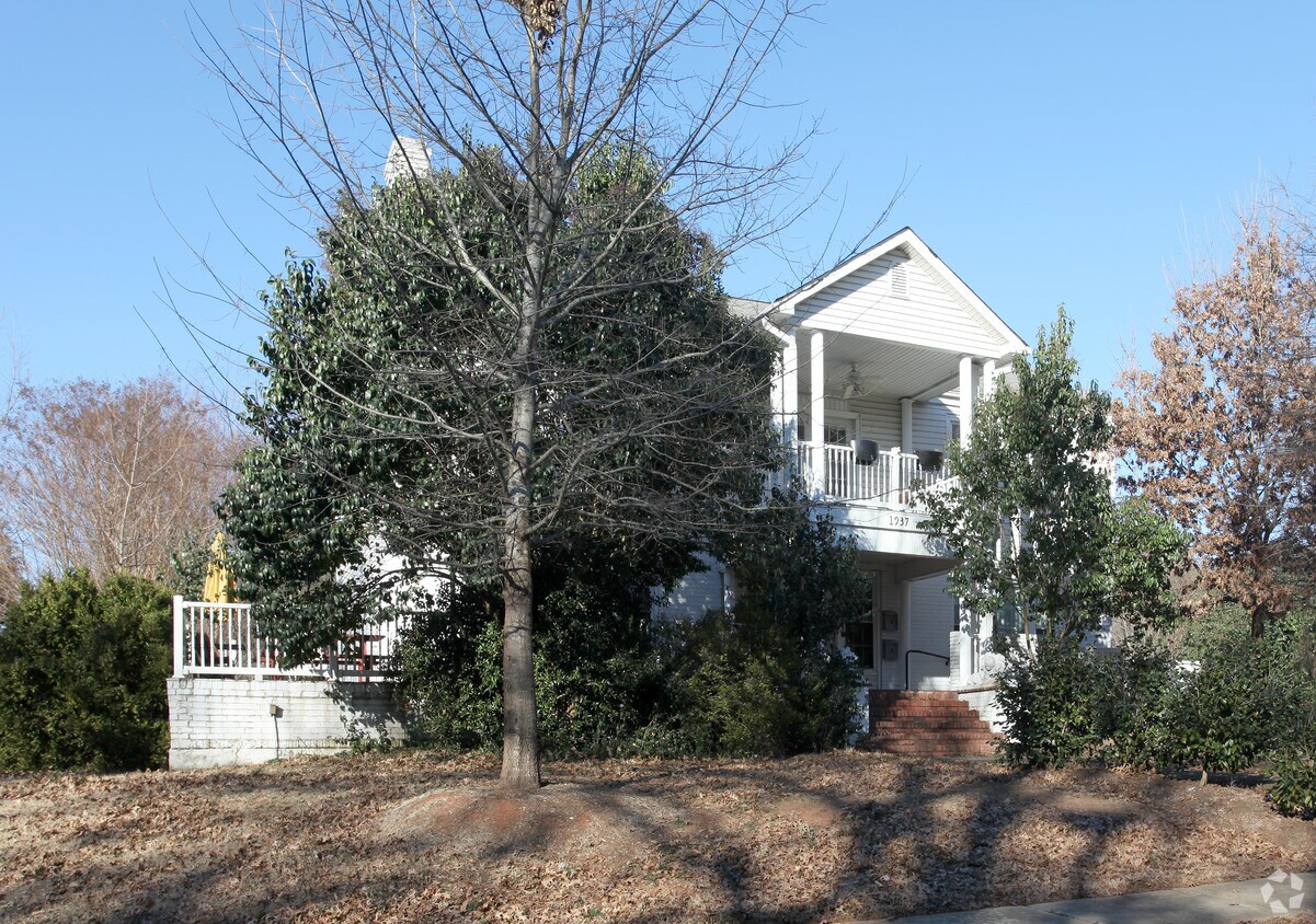 Primary Photo - 1937 Fairfield Dr