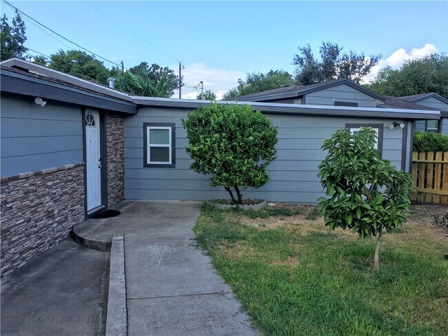 Foto del edificio - 3532 Kenwood Dr